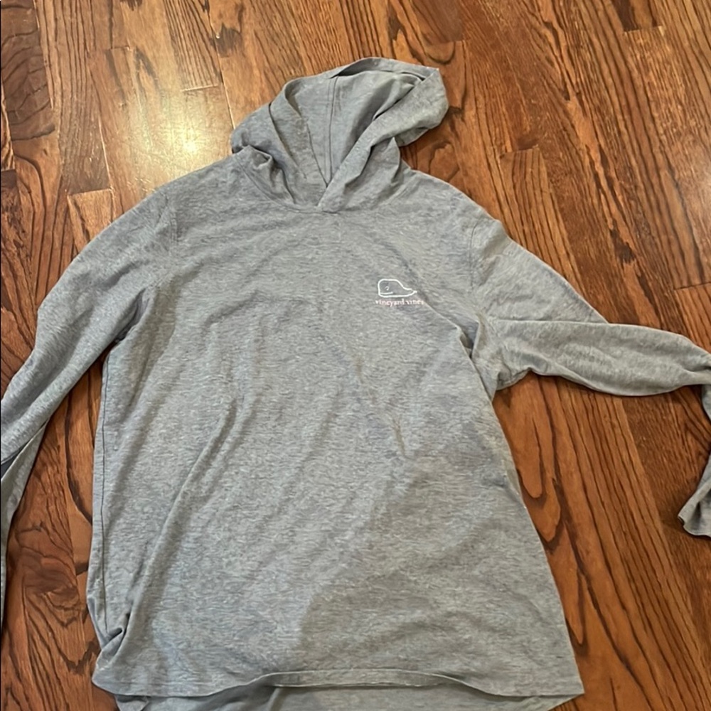 3 vineyard vines t shirts